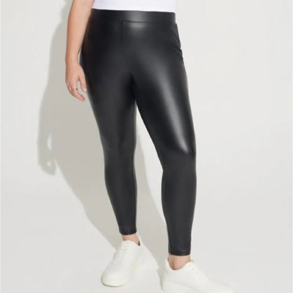 Torrid 2X Faux Leather Legging Full Length Signature Waist PU‎ Legging Black